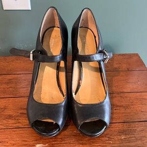 Nine West “Entityo” 4in peep toe pumps